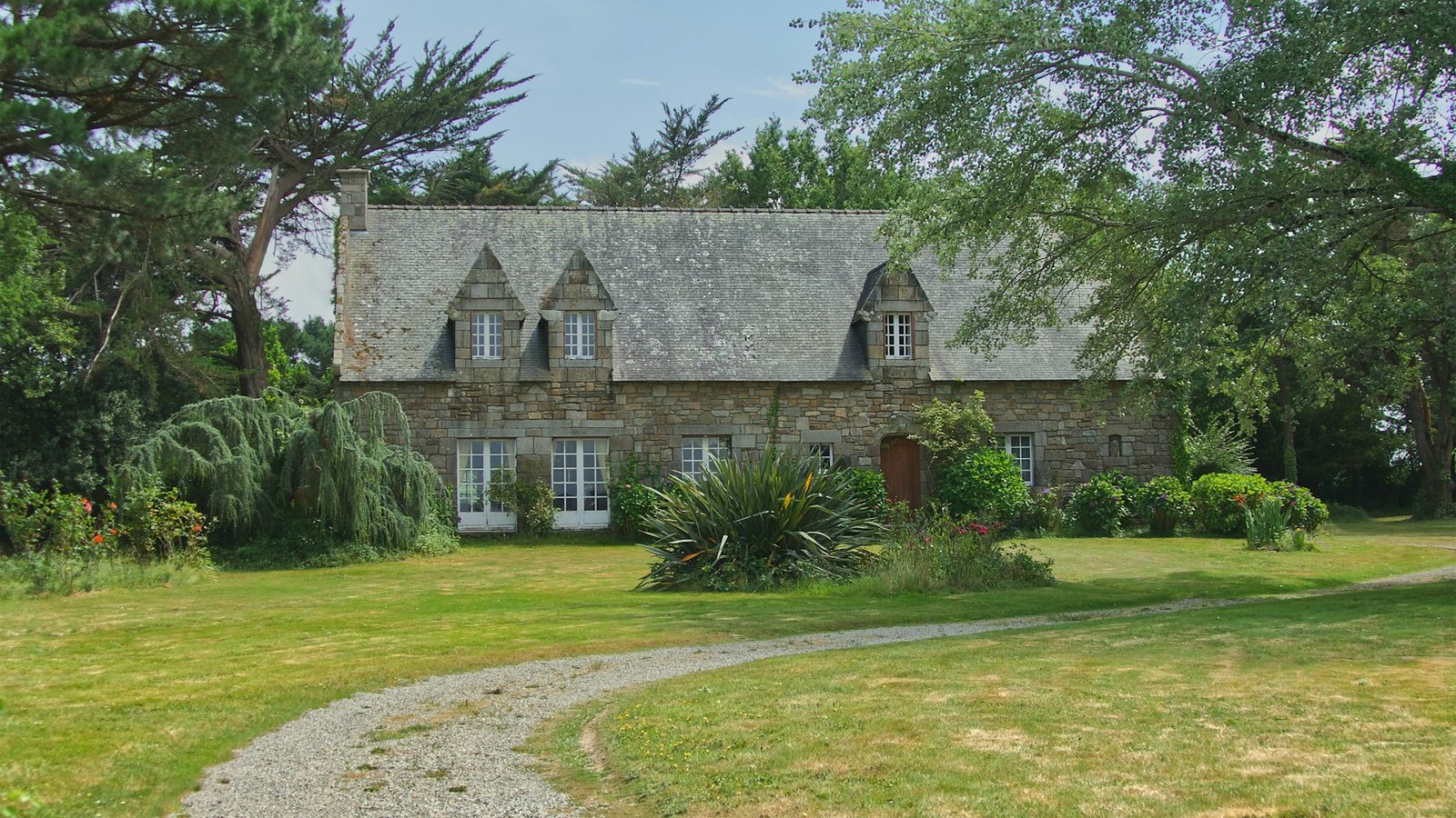 Longère rénovée avec jardin arboré, photo 1